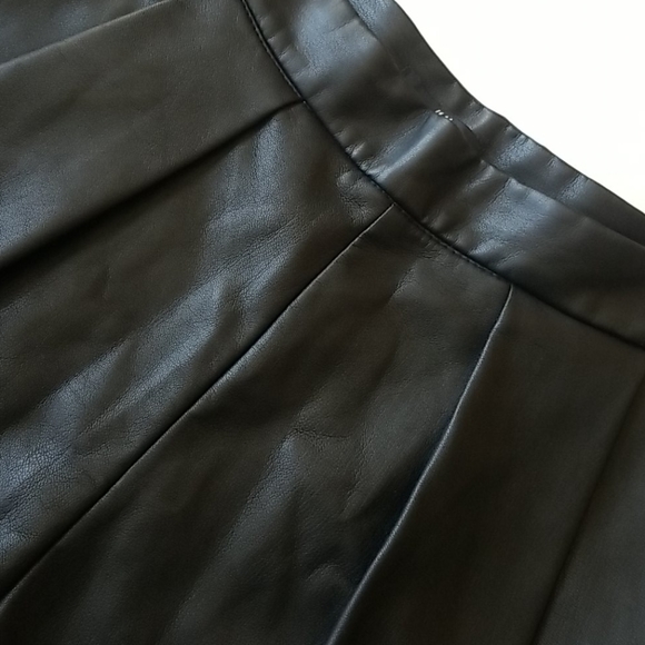 H&M Faux Leather High Waisted Shorts - Picture 4 of 9